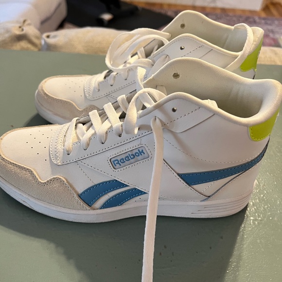 High top Reebok sneakers. - Picture 4 of 6